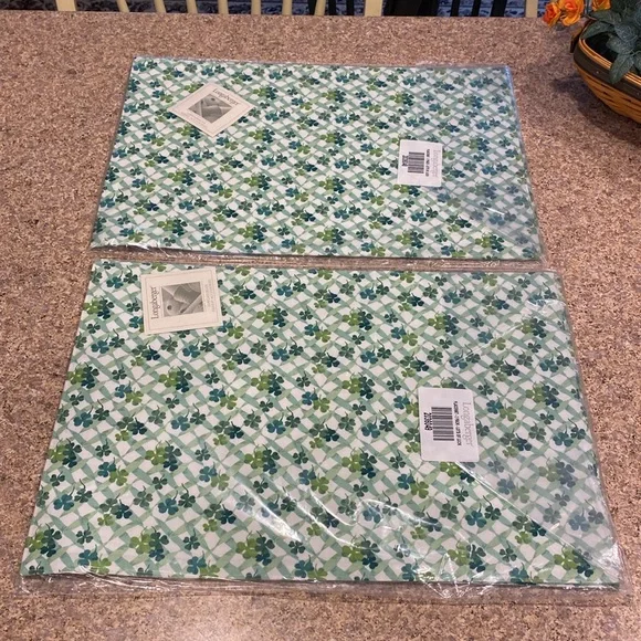 NIP 4 Fabric Placemats Shamrock Lots of Luck (2 Packages of 2 in Each Package) - Picture 4 of 12